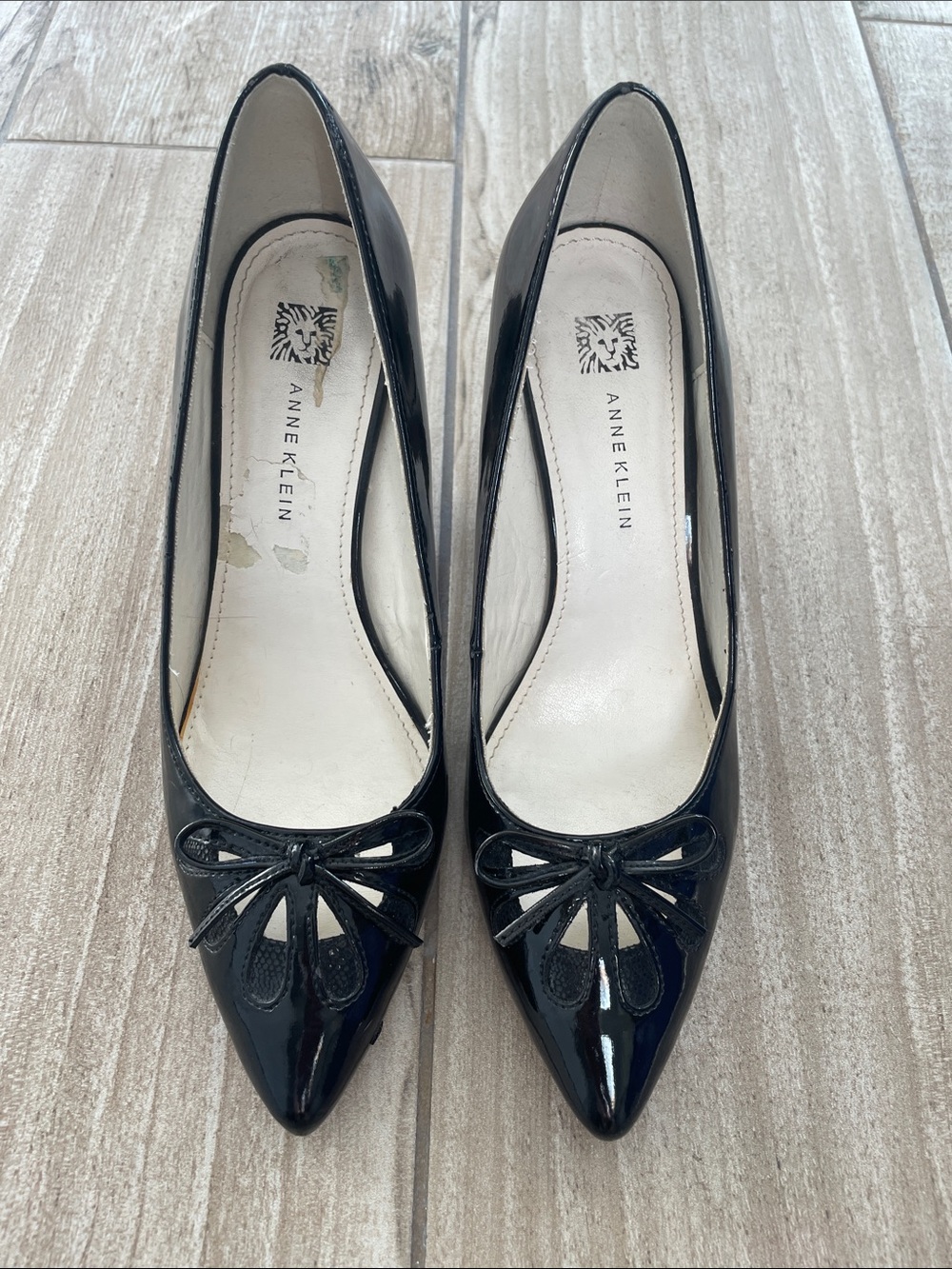 Ann Klein black patent bow detail heels, size 7